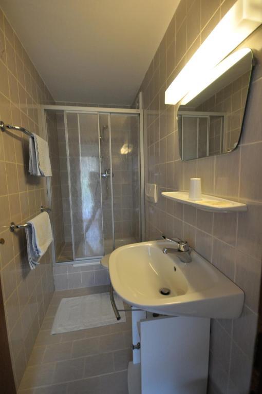 Gaestehaus Pension Edelweiss Kolsass Rum bild