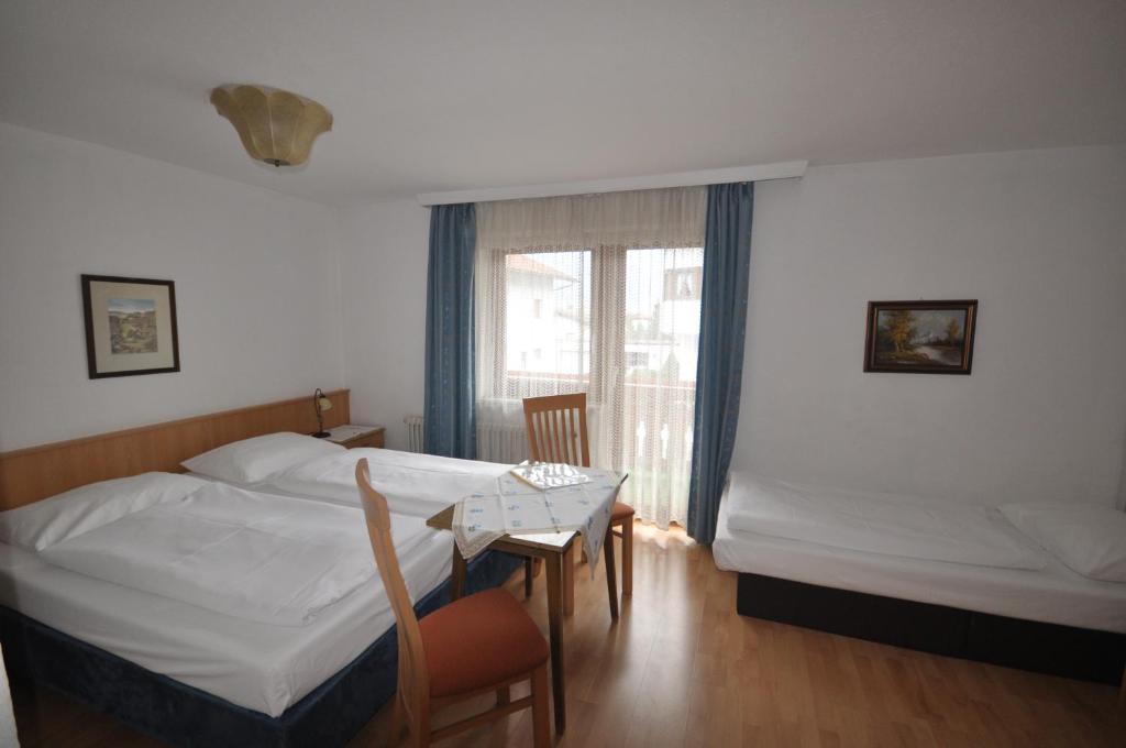Gaestehaus Pension Edelweiss Kolsass Exteriör bild